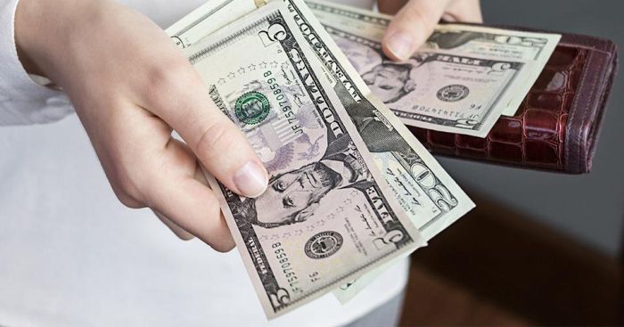 How Much Money Should Parents Give University Students?