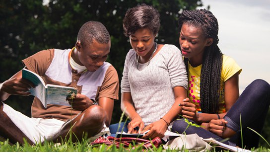 Top 10 Scholarships for 2.2 and Low-grade Graduates in Canada